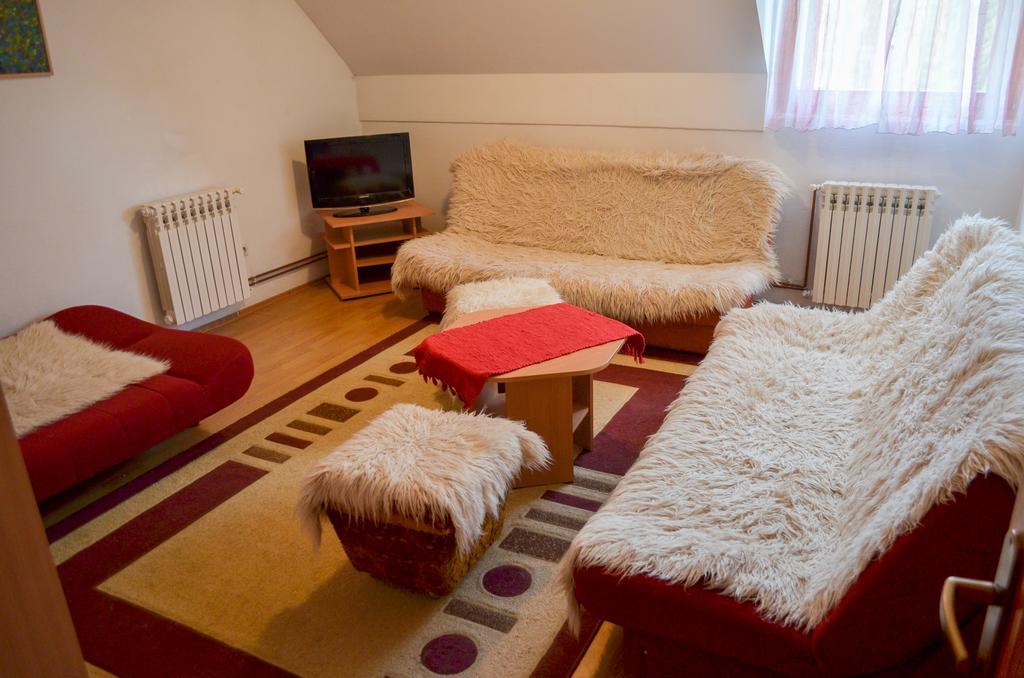Apartments Ogorjelica Яхорина Экстерьер фото